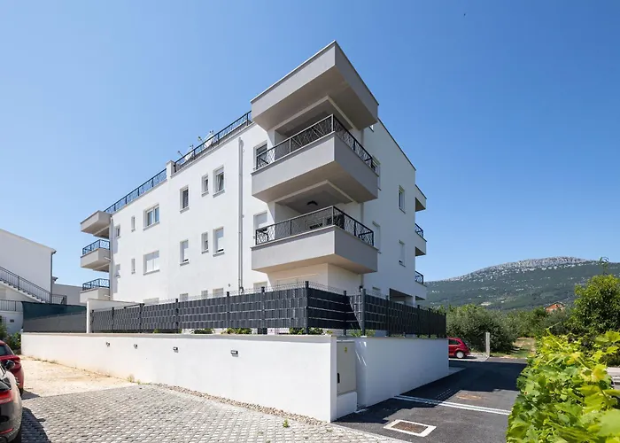 Penthouse Apartments East And West Star