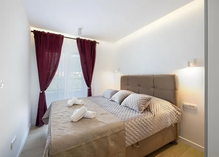 Penthouse Apartments East And West Star