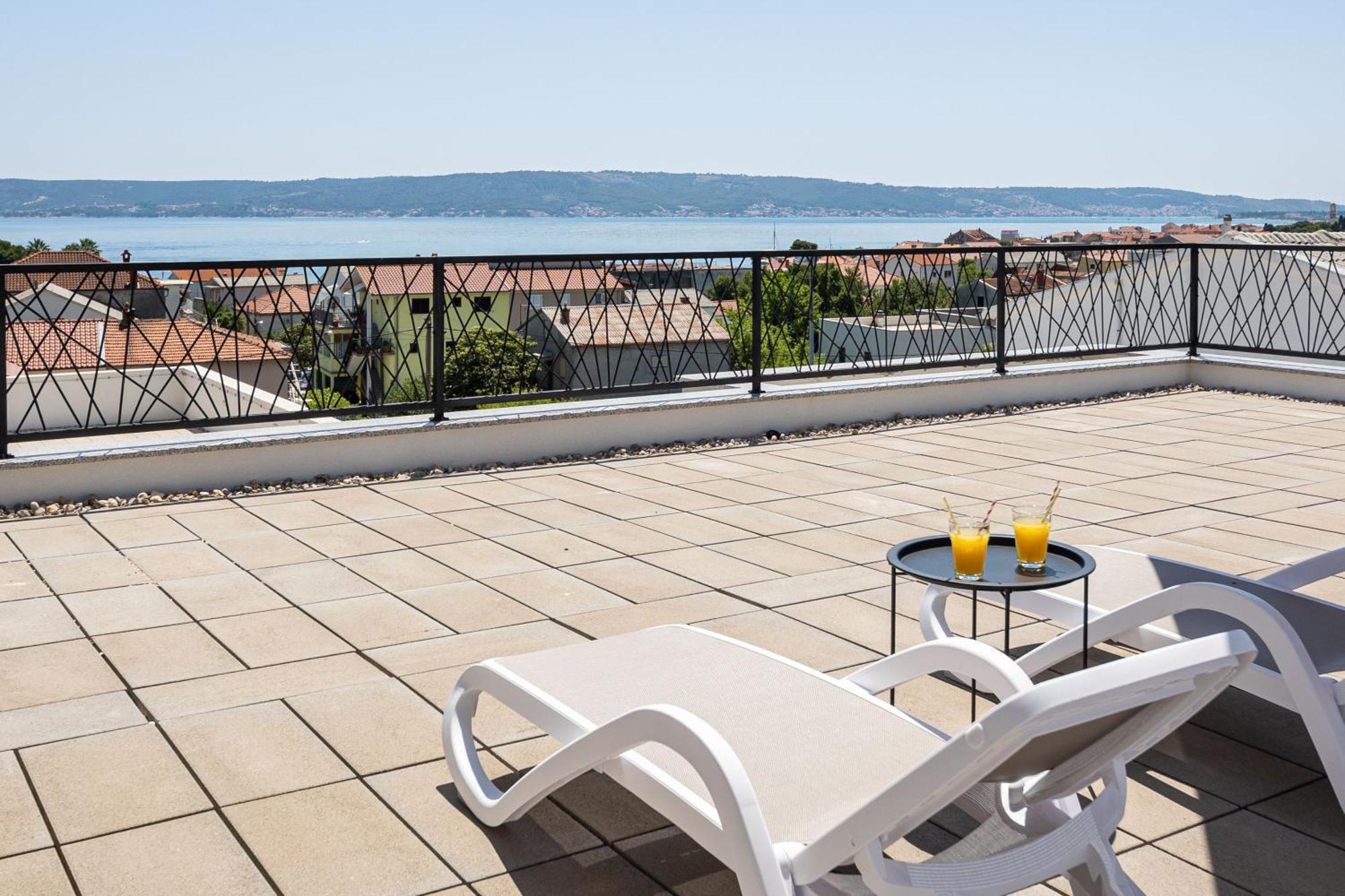 Penthouse East And West Star * Kastela