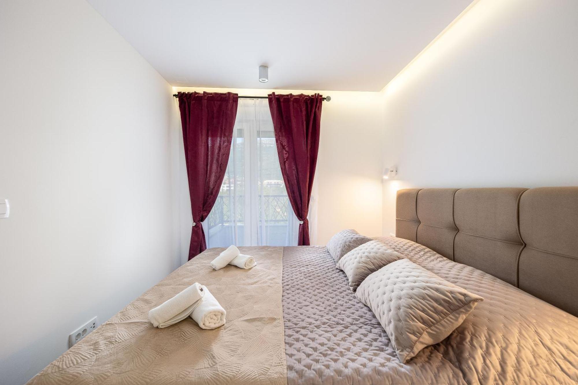 Penthouse East And West Star Apartment